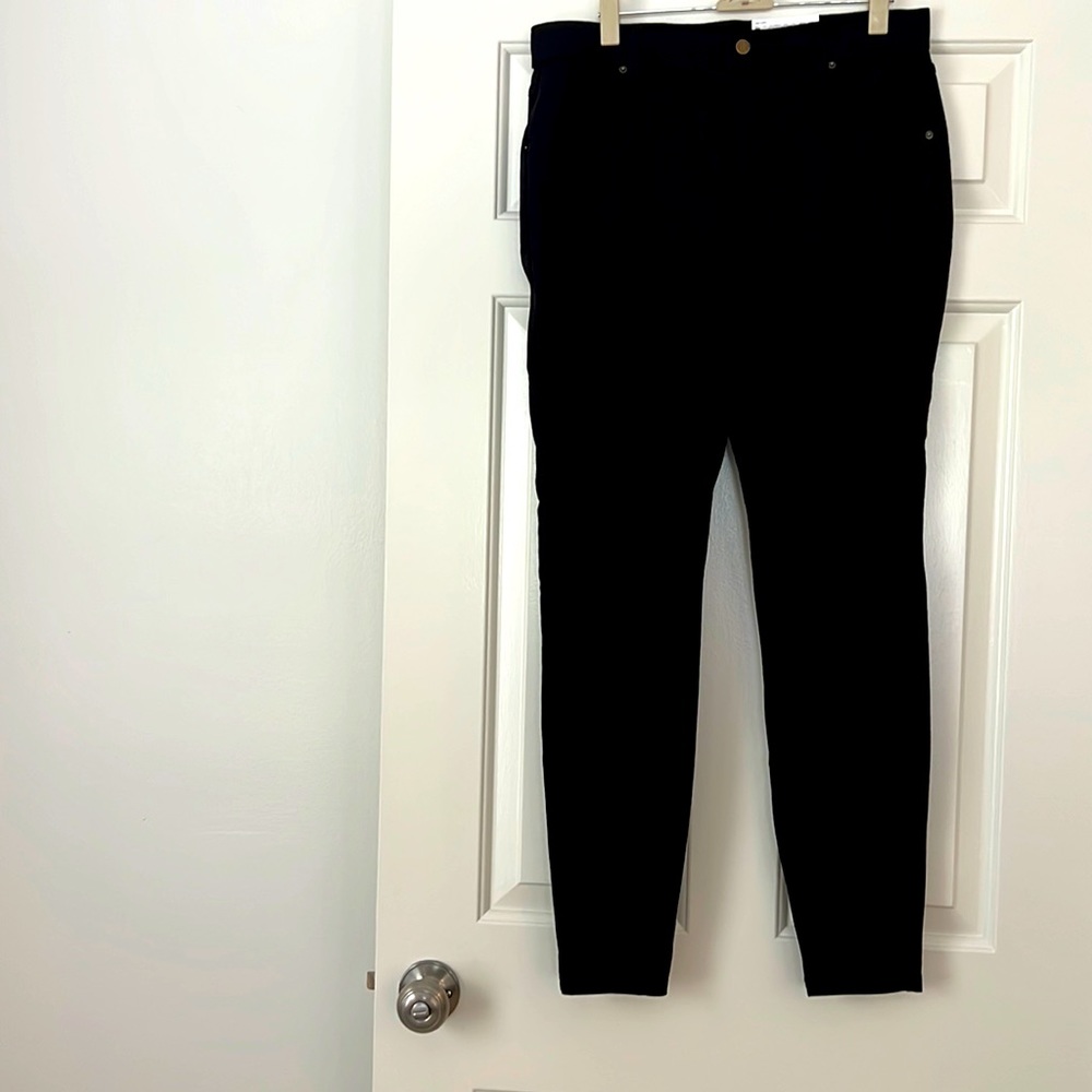 NWT Hue Essential denim legging
